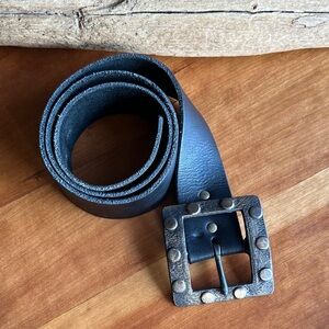 VNTG Black leather belt/large square brass goth/punk/boho textured buckle. Sz Lg